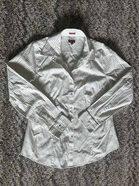 Talbots Button Up Shirt with Green Pinstripes Women’s size 12 lightweight summer